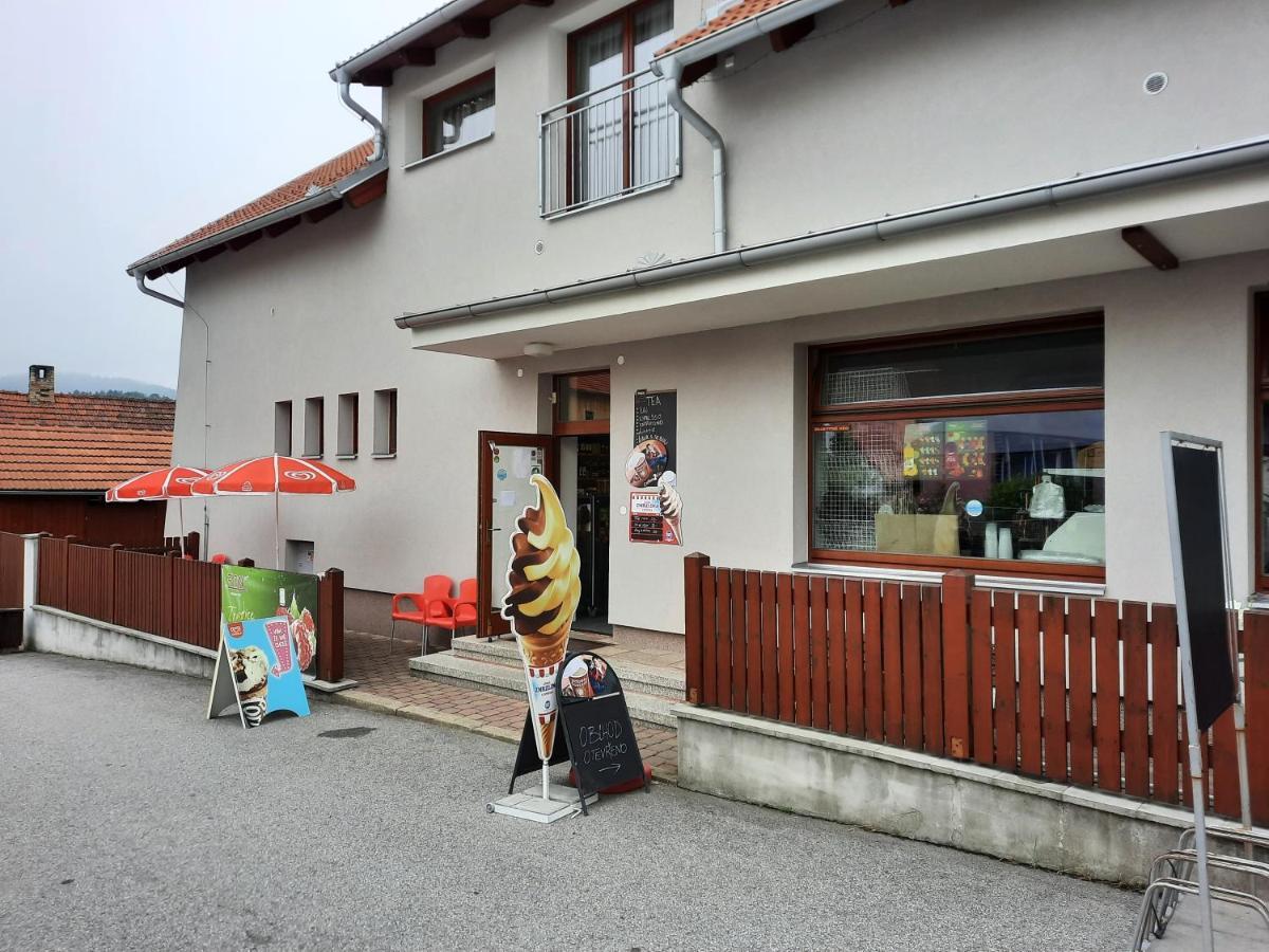 Penzion Zahrada Nad Rekou, Restaurace A Kavarna - Parkovani Gratis Zlata Koruna Экстерьер фото