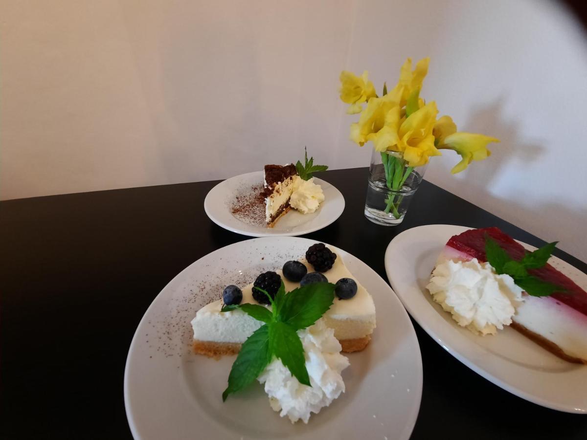 Penzion Zahrada Nad Rekou, Restaurace A Kavarna - Parkovani Gratis Zlata Koruna Экстерьер фото